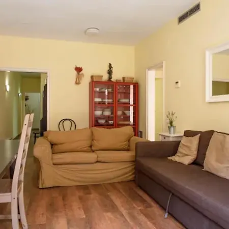 Ramblas Spacious & Design 4br Flat With Balcony 15m Ramblas Apartment Barcelona