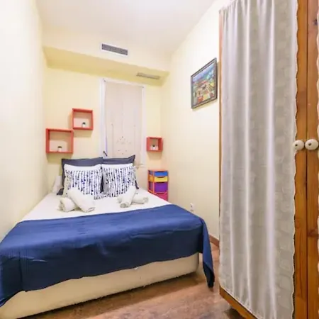 Ramblas Spacious & Design 4br Flat With Balcony 15m Ramblas ברצלונה